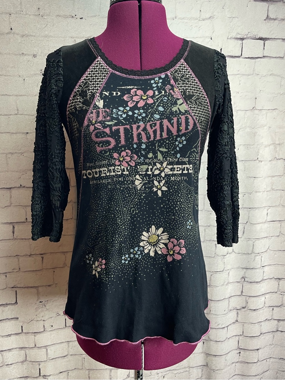 Edista vintage y2K 90’s black mixed fabric graphic tee size medium